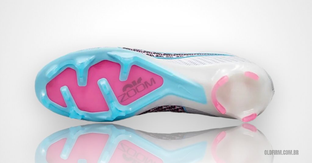 Nike-Mercurial-Air-Zoom-Vapor-FG-Elite-Branca-Azul-e-Rosa-blast-pack-janeiro-2023-Solado