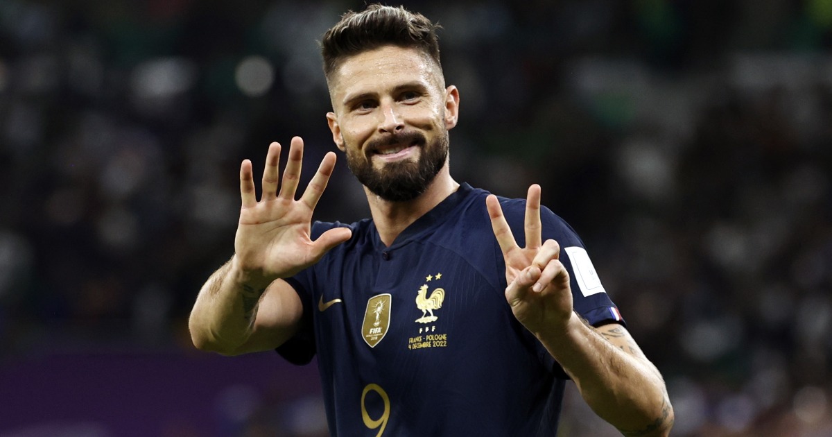 giroud-sinalizando-com-as-maos-seu-record-de-52-gols-marcados-pela-selecao-da-franca-contra-a-polonia-na-copa-do-mundo-de-2022